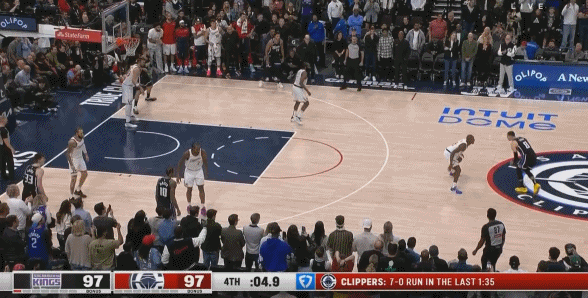 🤩还得是你啊！哈登单突埃利斯 抛投越过防守人指尖颠进绝平！