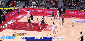 外援对飙！洛夫顿强攻得手 吉伦沃特进三分后威尔逊飙中压哨三分
