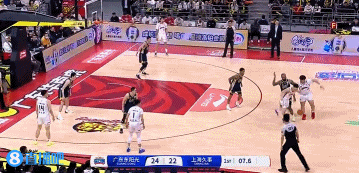 外援对飙！洛夫顿强攻得手 吉伦沃特进三分后威尔逊飙中压哨三分