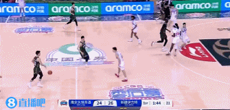 写意！郭昊文侧翼突破假传真投 晃开防守轻松上篮打中