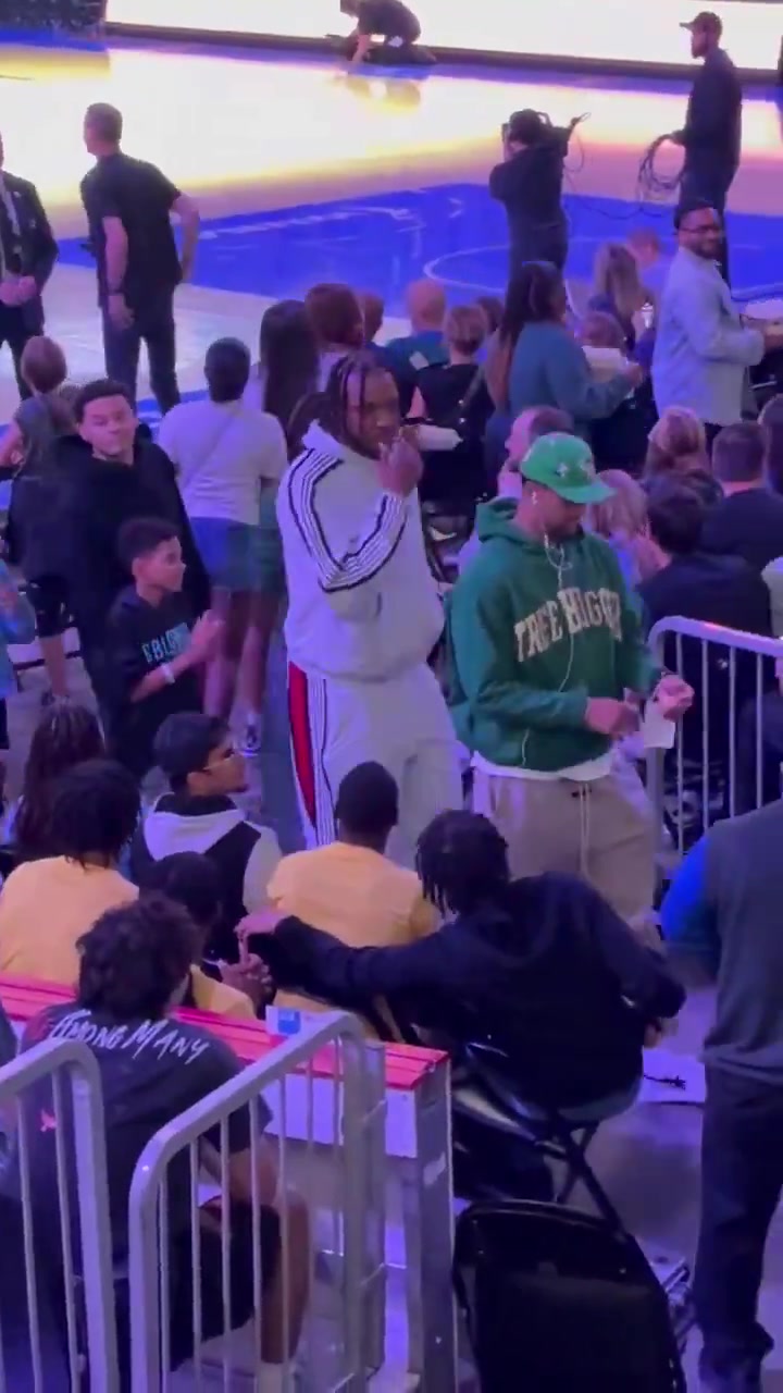 💘以后四人约会？😳魔术前锋小卡特恋上WNBA火辣新星里斯？